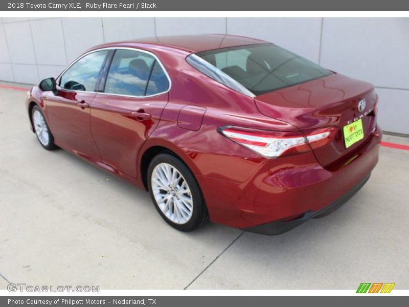Ruby Flare Pearl / Black 2018 Toyota Camry XLE