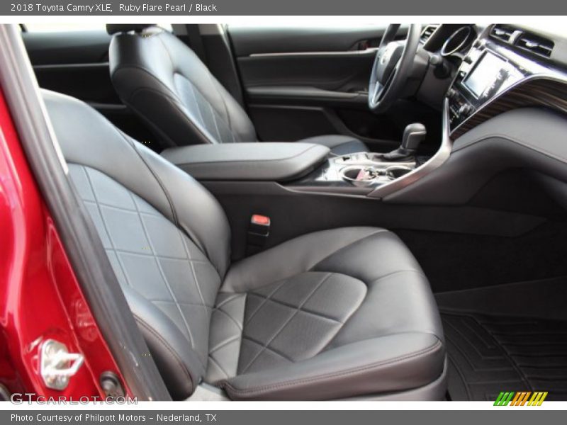 Ruby Flare Pearl / Black 2018 Toyota Camry XLE