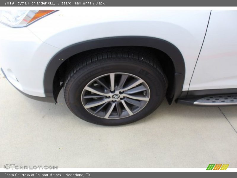 Blizzard Pearl White / Black 2019 Toyota Highlander XLE