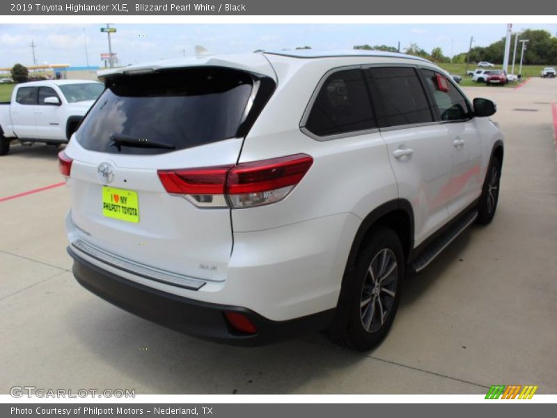 Blizzard Pearl White / Black 2019 Toyota Highlander XLE