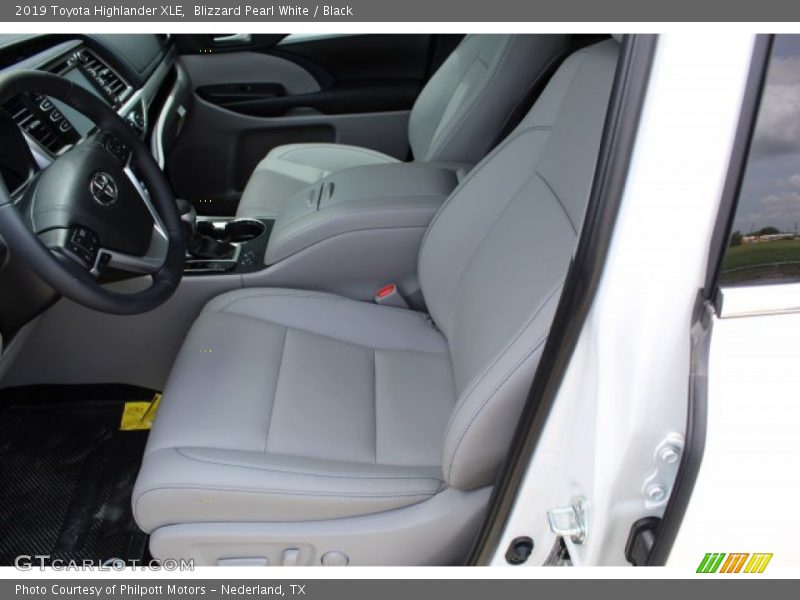 Blizzard Pearl White / Black 2019 Toyota Highlander XLE