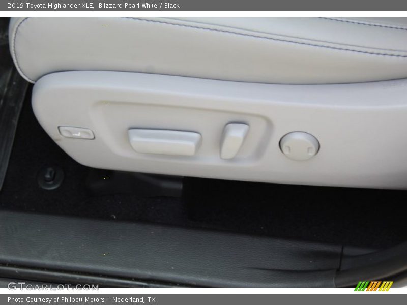 Blizzard Pearl White / Black 2019 Toyota Highlander XLE