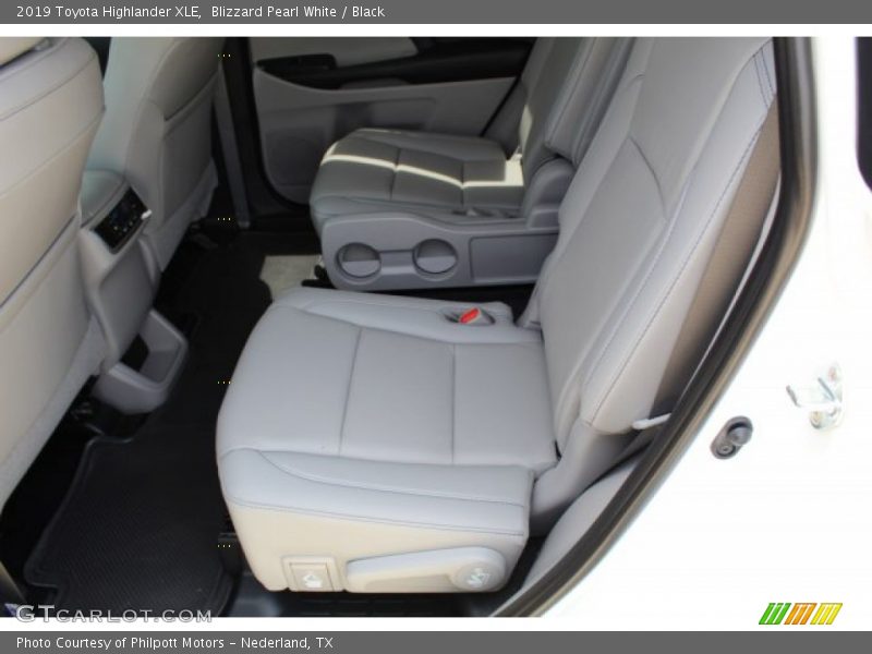 Blizzard Pearl White / Black 2019 Toyota Highlander XLE