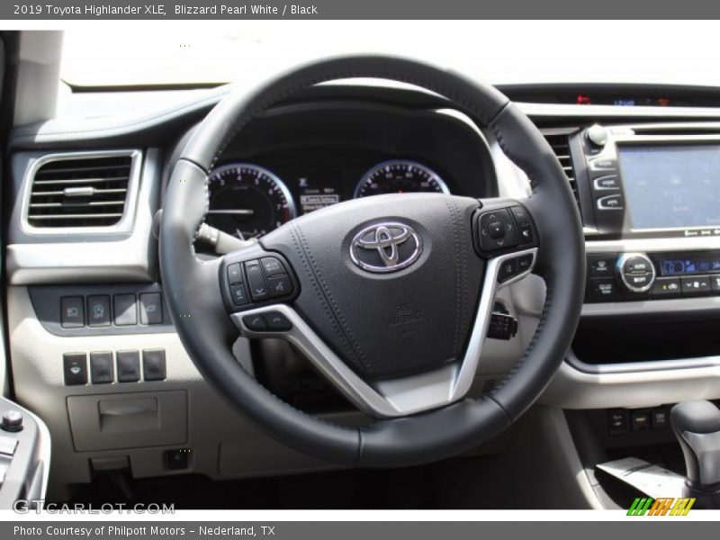 Blizzard Pearl White / Black 2019 Toyota Highlander XLE