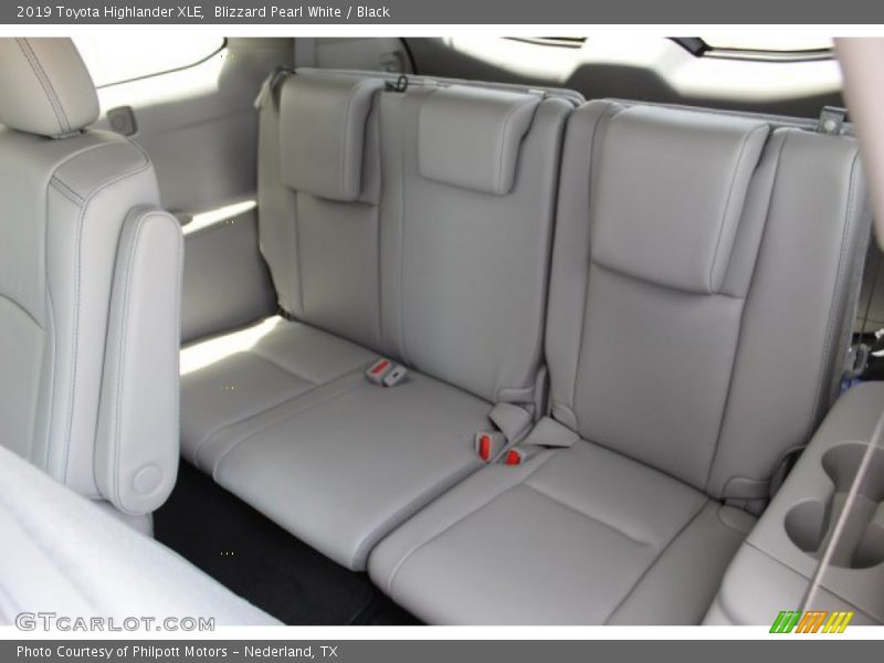 Blizzard Pearl White / Black 2019 Toyota Highlander XLE