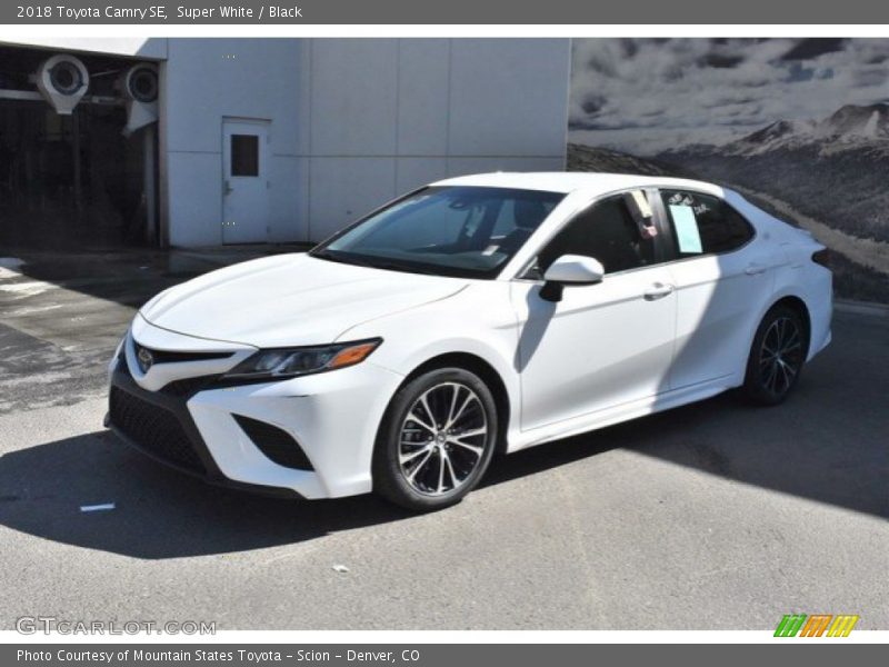 Super White / Black 2018 Toyota Camry SE