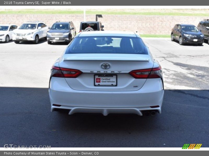 Super White / Black 2018 Toyota Camry SE
