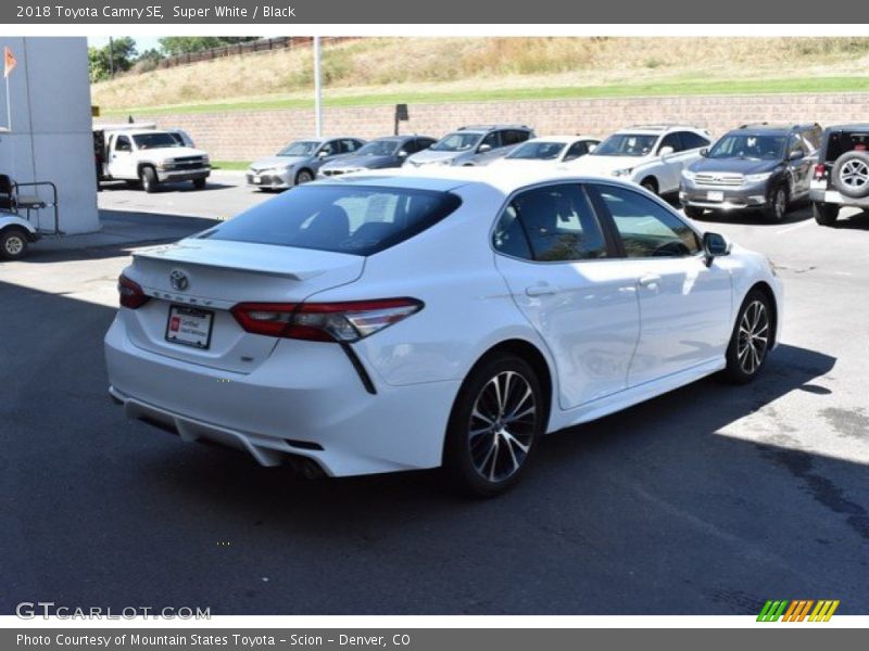 Super White / Black 2018 Toyota Camry SE