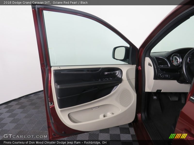 Octane Red Pearl / Black 2018 Dodge Grand Caravan SXT