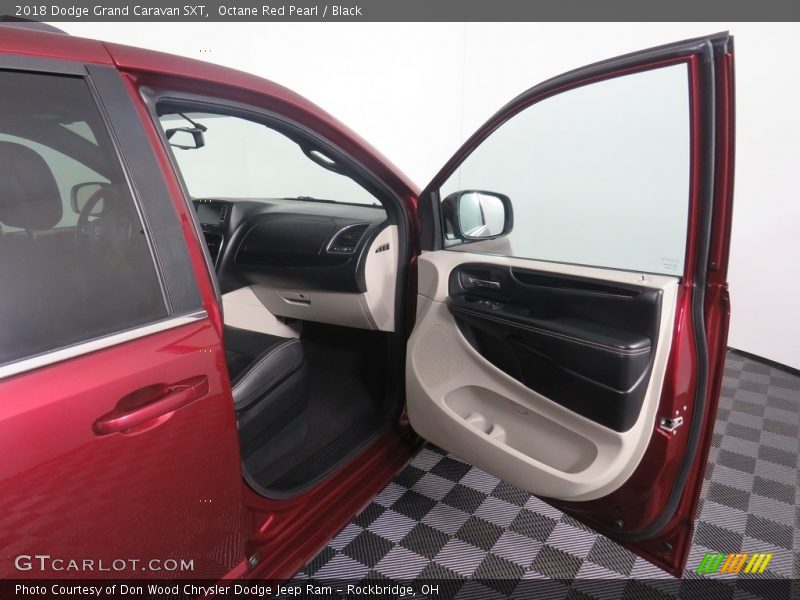 Octane Red Pearl / Black 2018 Dodge Grand Caravan SXT
