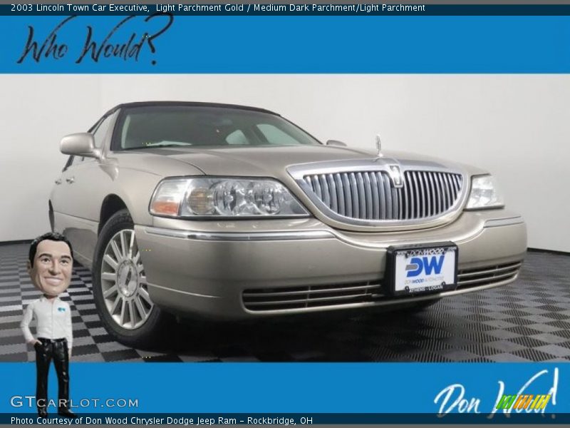 Light Parchment Gold / Medium Dark Parchment/Light Parchment 2003 Lincoln Town Car Executive