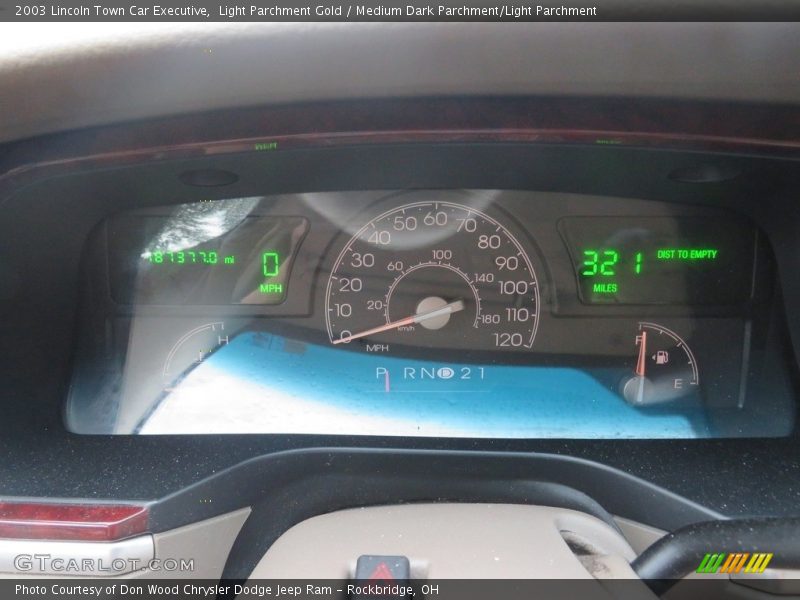 Light Parchment Gold / Medium Dark Parchment/Light Parchment 2003 Lincoln Town Car Executive