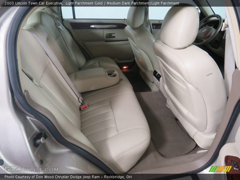 Light Parchment Gold / Medium Dark Parchment/Light Parchment 2003 Lincoln Town Car Executive