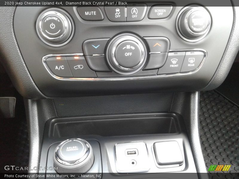 Controls of 2020 Cherokee Upland 4x4