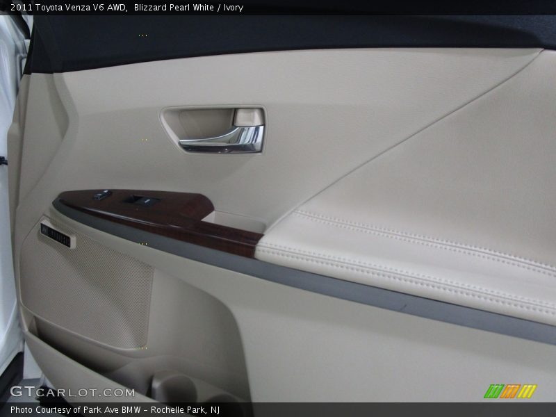 Blizzard Pearl White / Ivory 2011 Toyota Venza V6 AWD