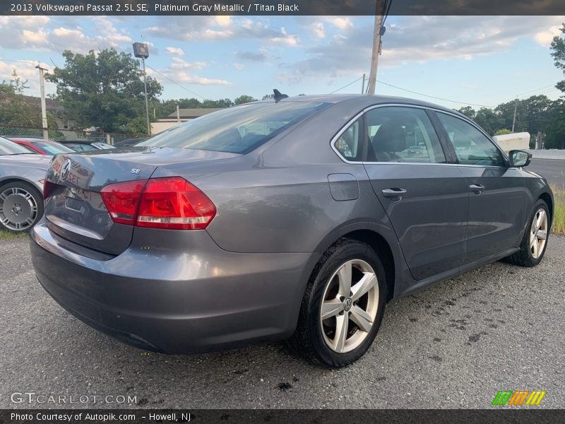 Platinum Gray Metallic / Titan Black 2013 Volkswagen Passat 2.5L SE