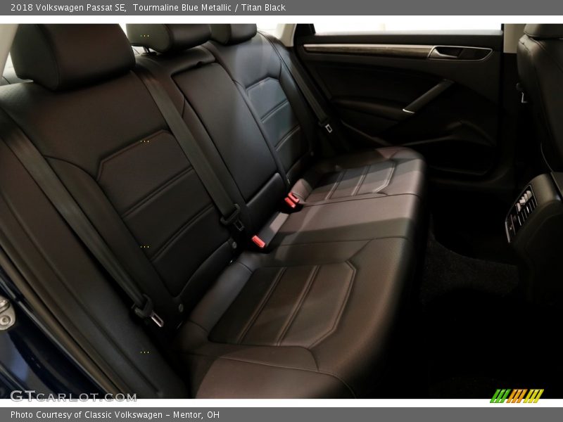 Tourmaline Blue Metallic / Titan Black 2018 Volkswagen Passat SE