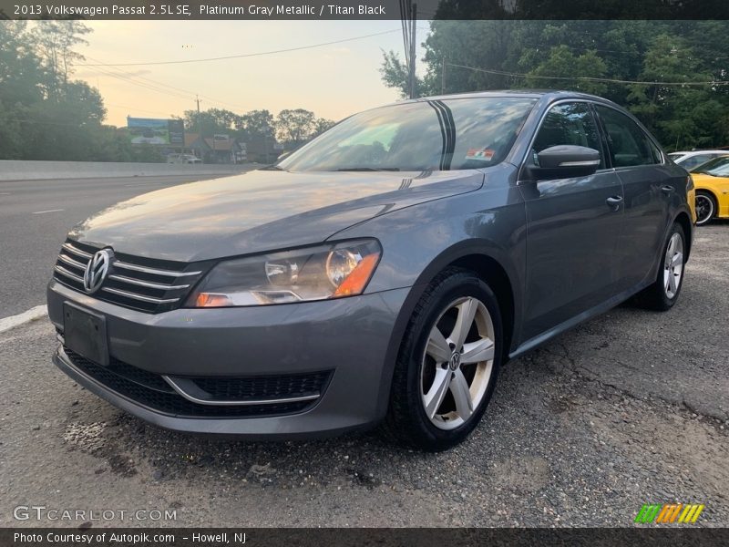 Platinum Gray Metallic / Titan Black 2013 Volkswagen Passat 2.5L SE