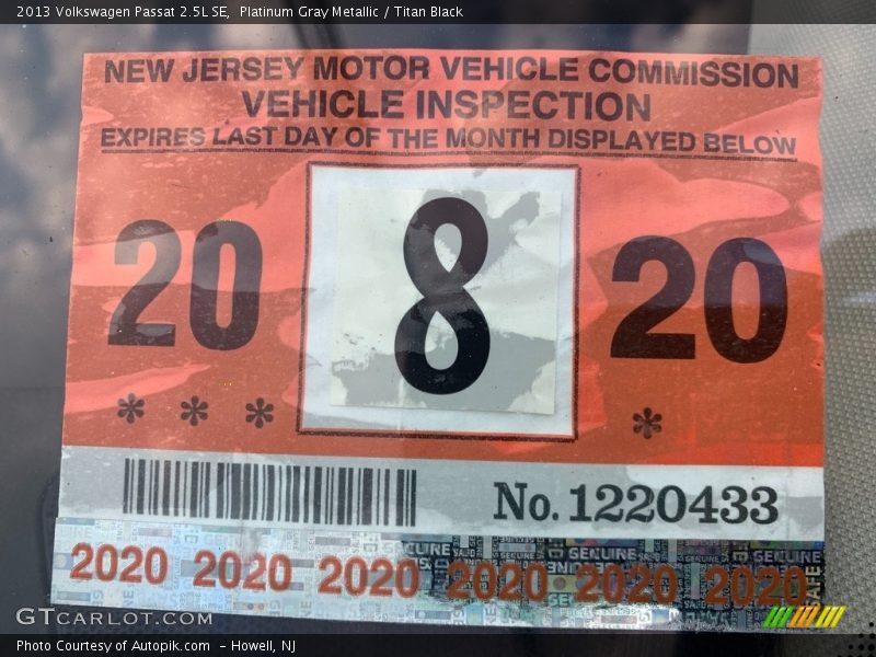 Platinum Gray Metallic / Titan Black 2013 Volkswagen Passat 2.5L SE