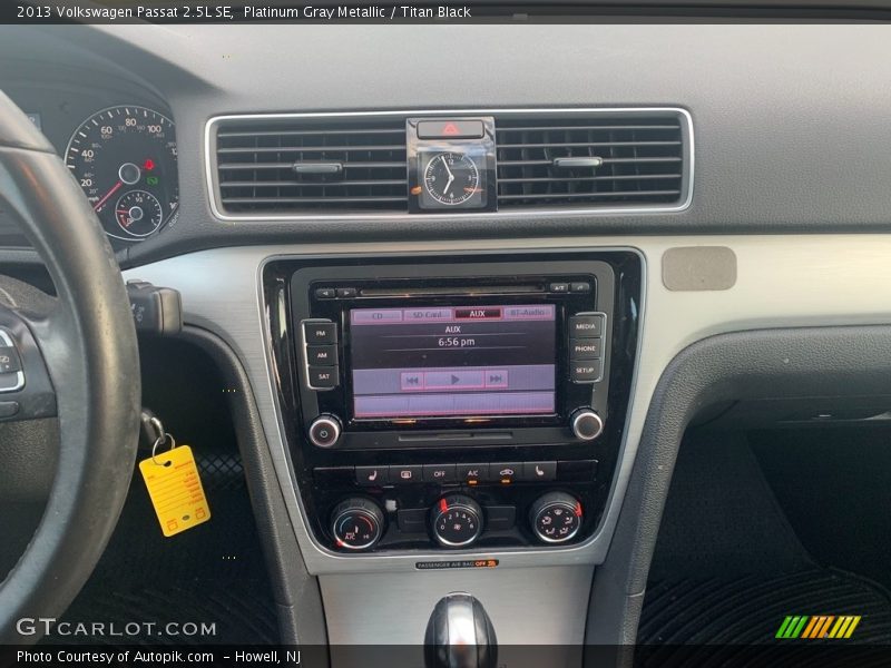 Platinum Gray Metallic / Titan Black 2013 Volkswagen Passat 2.5L SE
