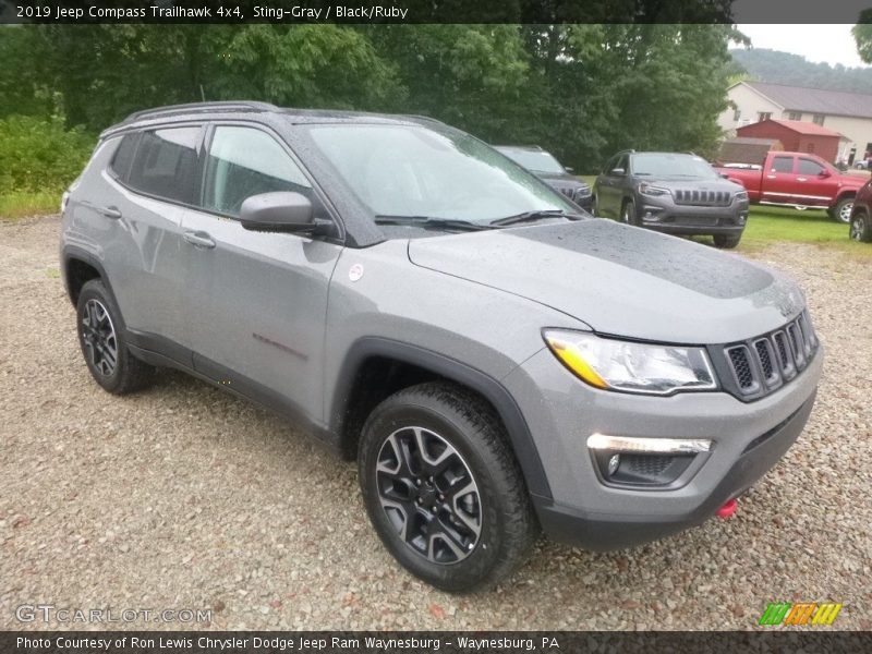 Front 3/4 View of 2019 Compass Trailhawk 4x4