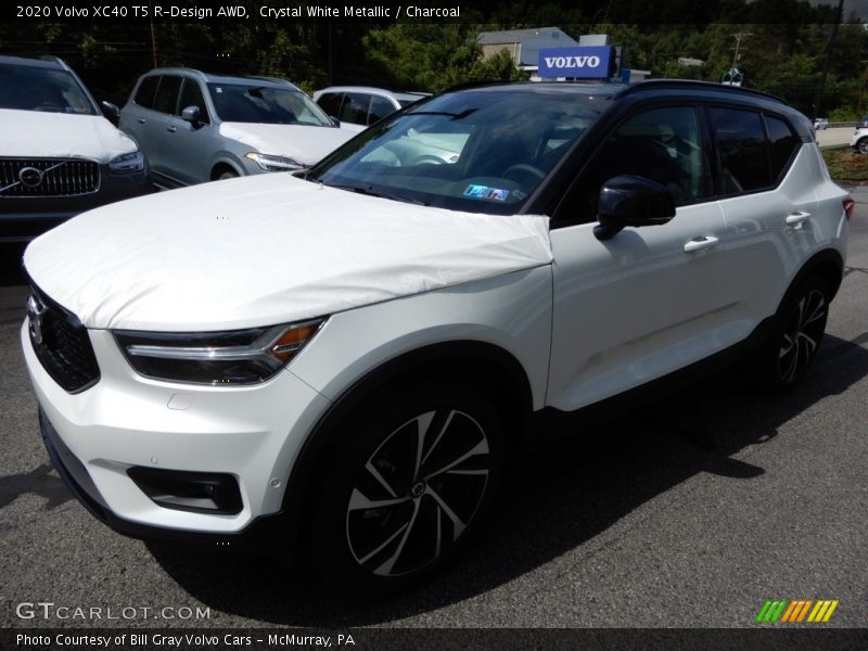 Crystal White Metallic / Charcoal 2020 Volvo XC40 T5 R-Design AWD