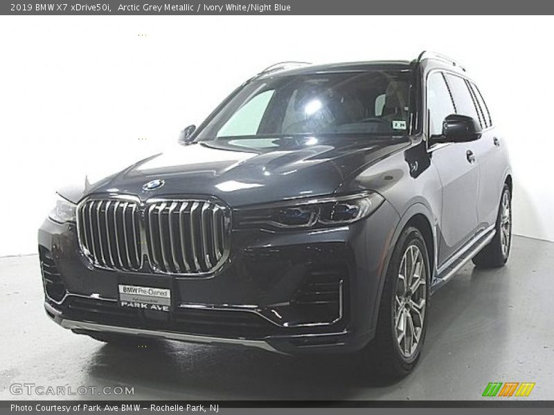 Arctic Grey Metallic / Ivory White/Night Blue 2019 BMW X7 xDrive50i