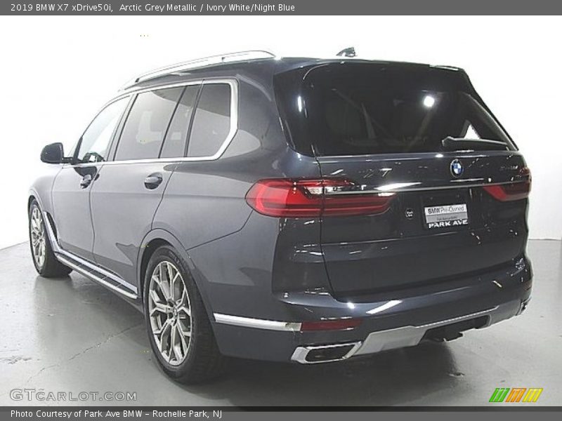 Arctic Grey Metallic / Ivory White/Night Blue 2019 BMW X7 xDrive50i
