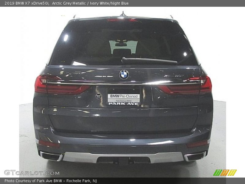 Arctic Grey Metallic / Ivory White/Night Blue 2019 BMW X7 xDrive50i
