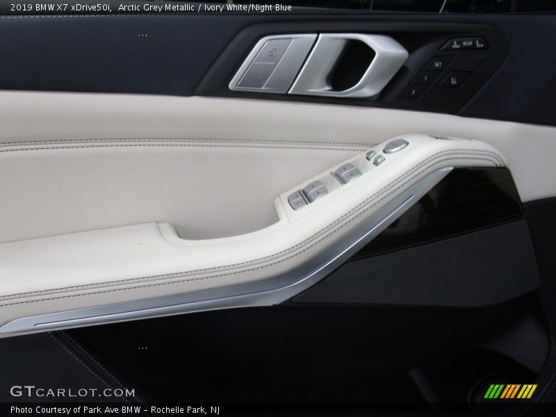 Arctic Grey Metallic / Ivory White/Night Blue 2019 BMW X7 xDrive50i