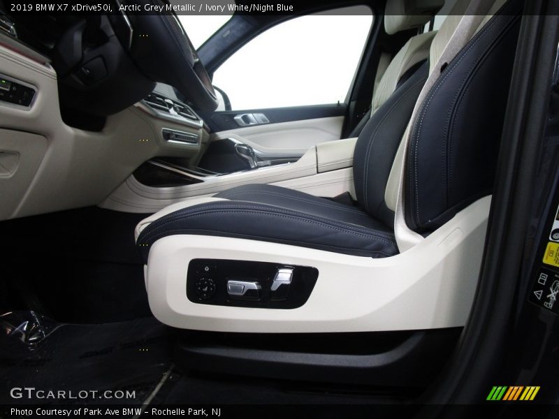 Arctic Grey Metallic / Ivory White/Night Blue 2019 BMW X7 xDrive50i