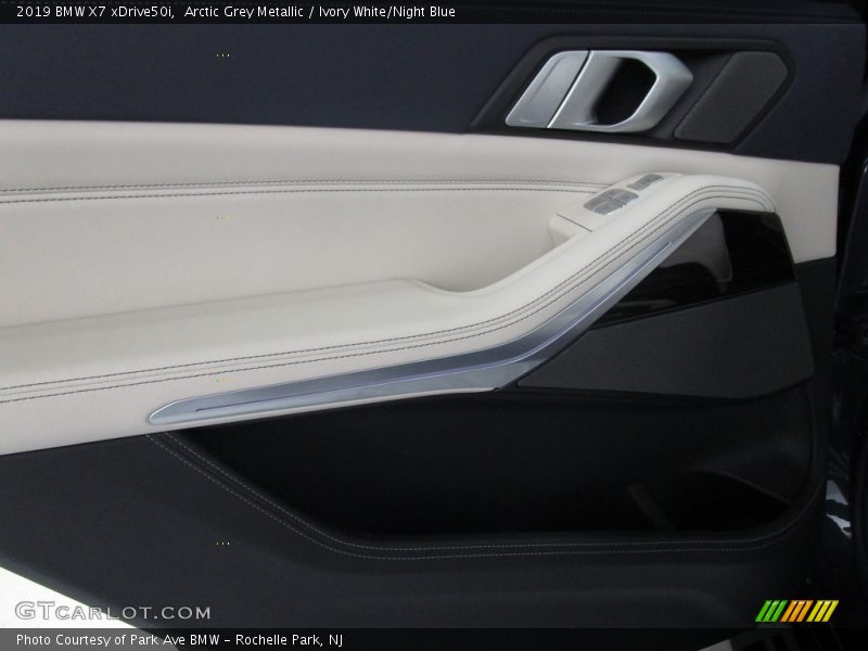Arctic Grey Metallic / Ivory White/Night Blue 2019 BMW X7 xDrive50i
