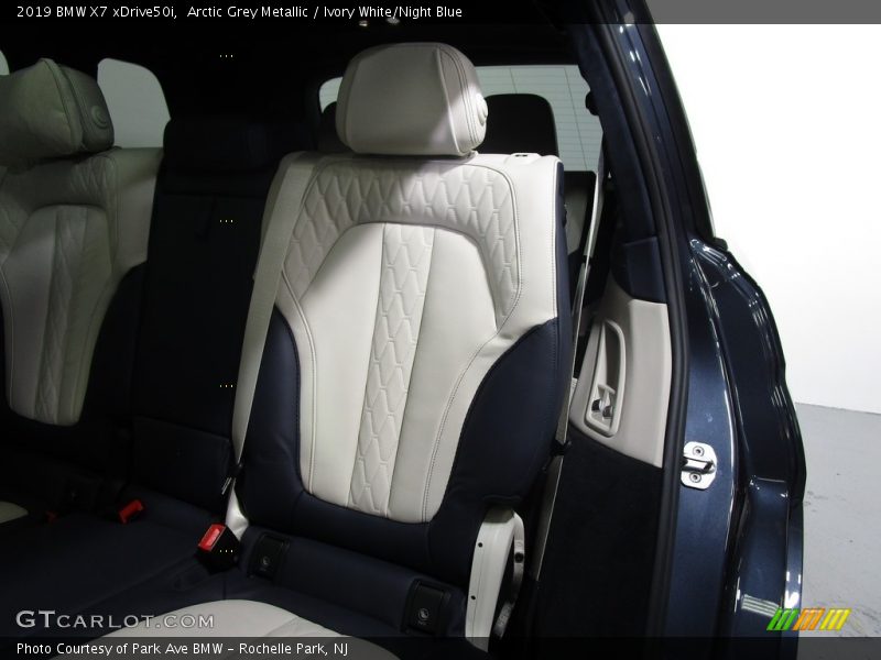 Arctic Grey Metallic / Ivory White/Night Blue 2019 BMW X7 xDrive50i