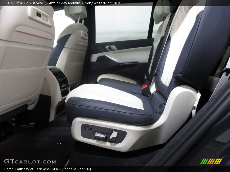 Arctic Grey Metallic / Ivory White/Night Blue 2019 BMW X7 xDrive50i