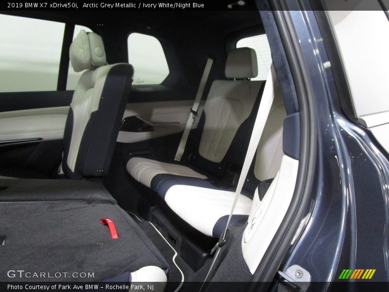 Arctic Grey Metallic / Ivory White/Night Blue 2019 BMW X7 xDrive50i