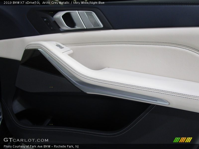 Arctic Grey Metallic / Ivory White/Night Blue 2019 BMW X7 xDrive50i