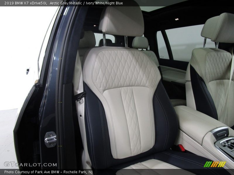 Arctic Grey Metallic / Ivory White/Night Blue 2019 BMW X7 xDrive50i