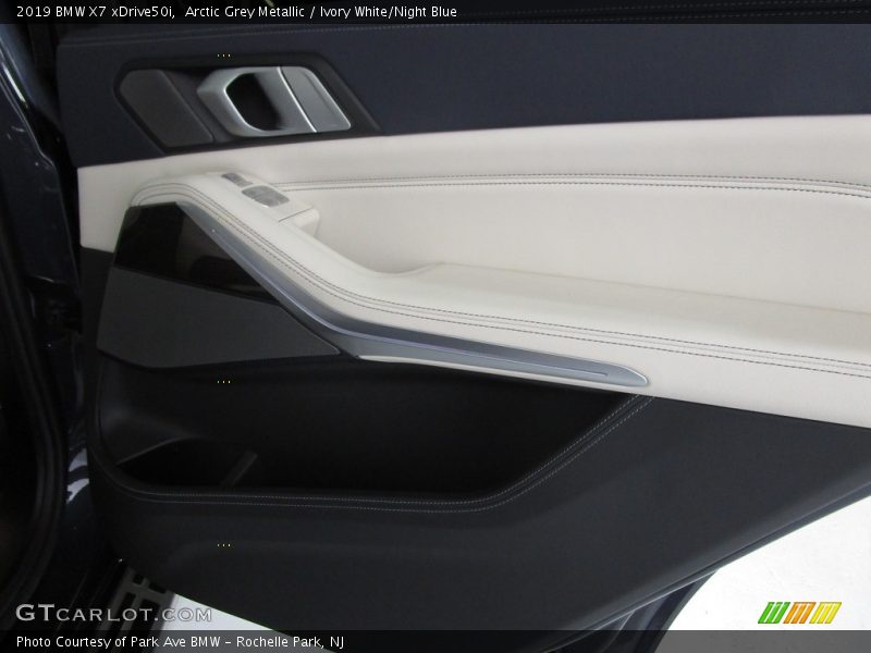 Arctic Grey Metallic / Ivory White/Night Blue 2019 BMW X7 xDrive50i