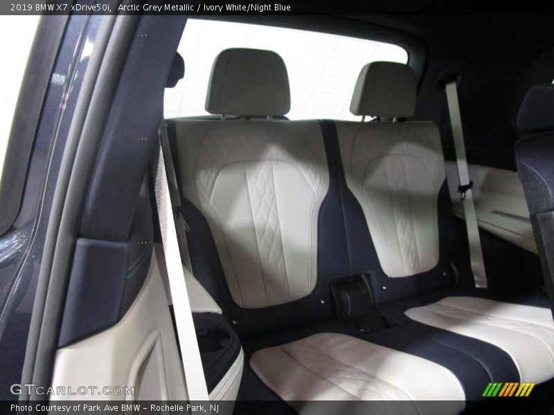 Arctic Grey Metallic / Ivory White/Night Blue 2019 BMW X7 xDrive50i