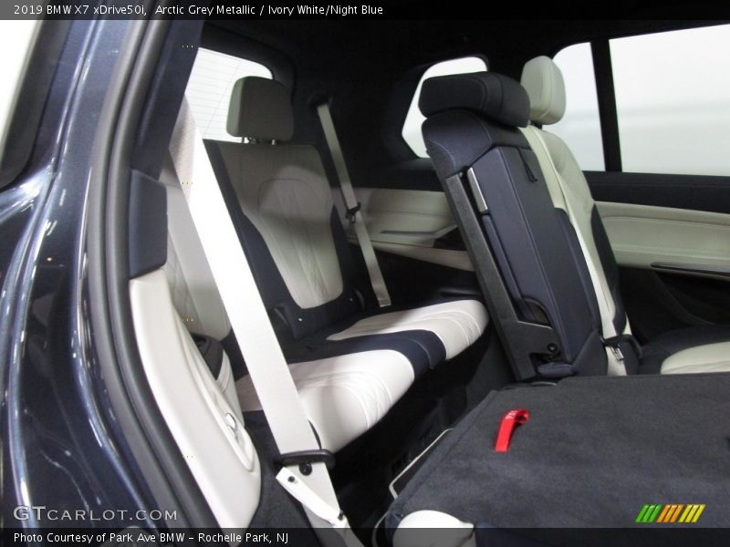Arctic Grey Metallic / Ivory White/Night Blue 2019 BMW X7 xDrive50i