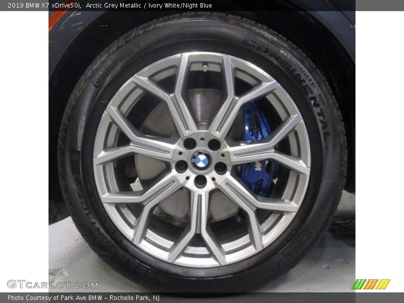 Arctic Grey Metallic / Ivory White/Night Blue 2019 BMW X7 xDrive50i