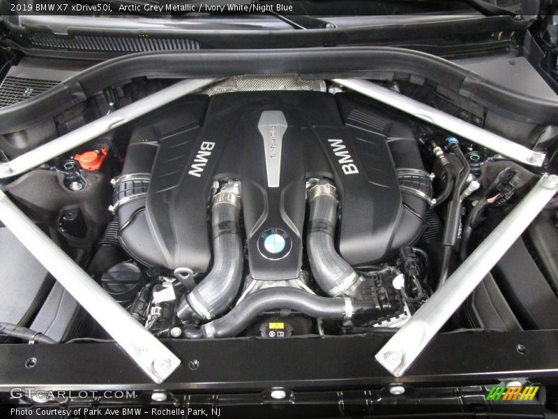 Arctic Grey Metallic / Ivory White/Night Blue 2019 BMW X7 xDrive50i