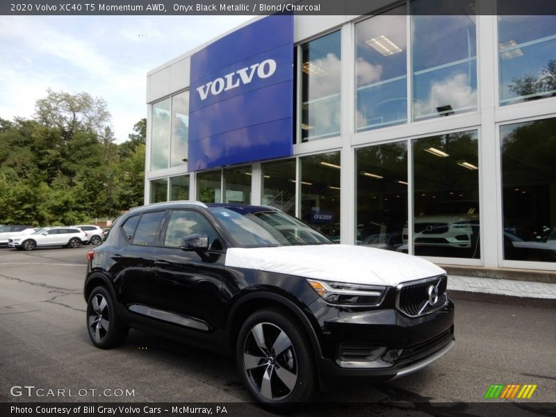 Front 3/4 View of 2020 XC40 T5 Momentum AWD