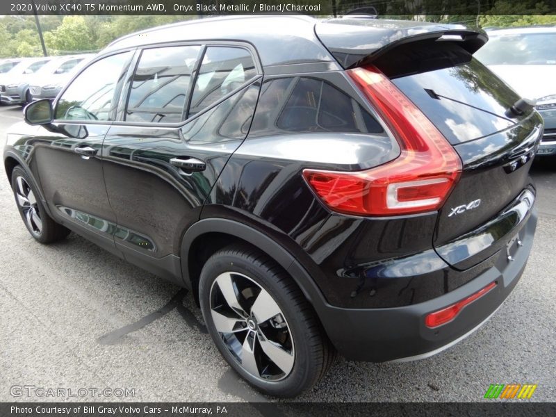 Onyx Black Metallic / Blond/Charcoal 2020 Volvo XC40 T5 Momentum AWD