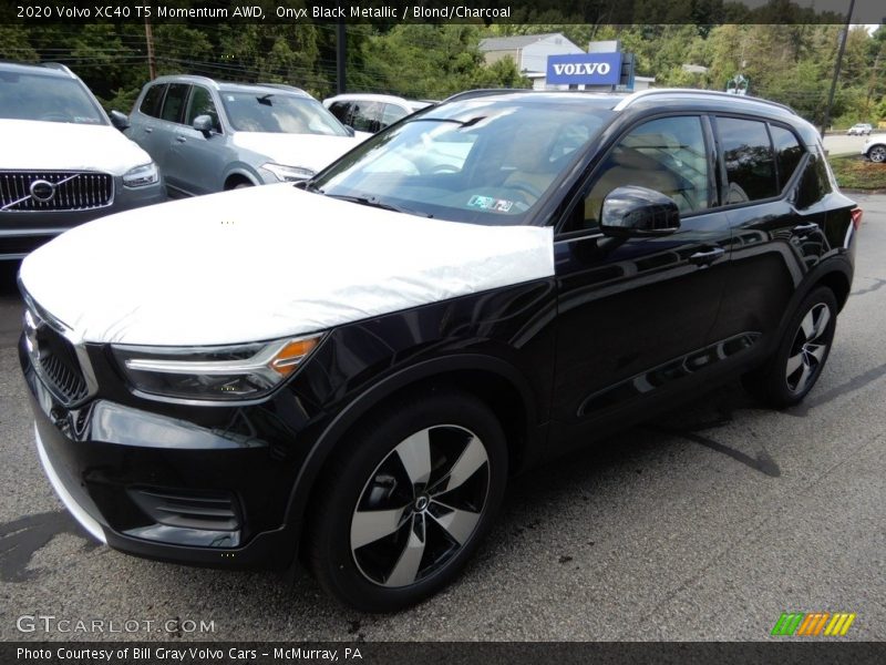 Onyx Black Metallic / Blond/Charcoal 2020 Volvo XC40 T5 Momentum AWD