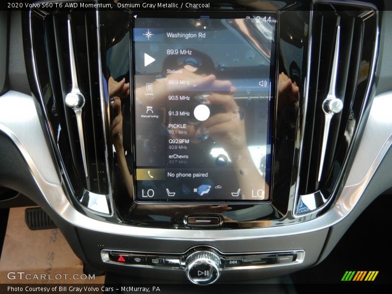 Controls of 2020 S60 T6 AWD Momentum