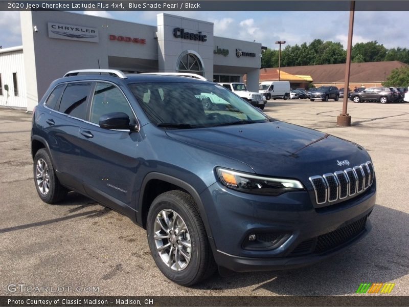 Front 3/4 View of 2020 Cherokee Latitude Plus 4x4