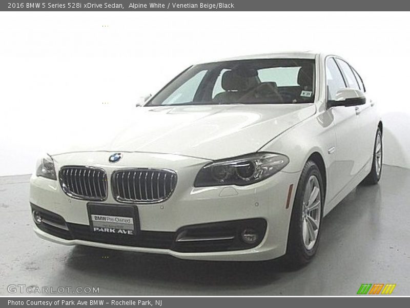 Alpine White / Venetian Beige/Black 2016 BMW 5 Series 528i xDrive Sedan