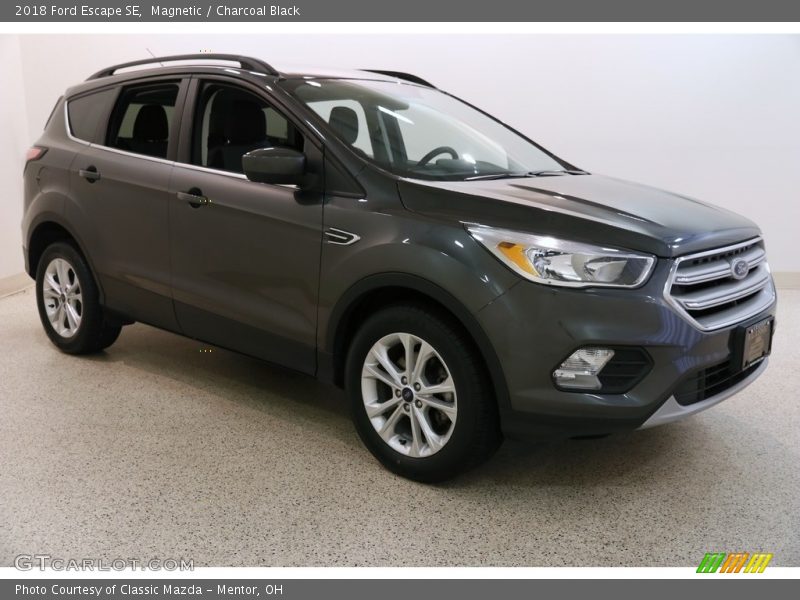 Magnetic / Charcoal Black 2018 Ford Escape SE