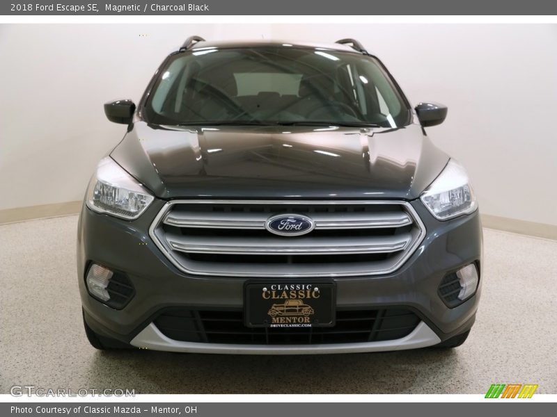 Magnetic / Charcoal Black 2018 Ford Escape SE